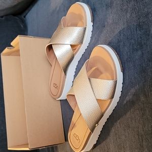 UGG Sandals Kari (gold) size. 6